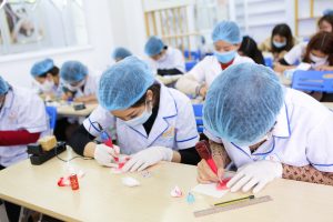 Thông tin về ngành Tạo mẫu và Chăm sóc sắc đẹp – Hướng đi khác ngoài Đại học