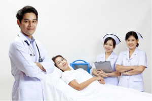 Ngành y sĩ đa khoa học xong ra trường làm gì? Thu nhập ra sao?