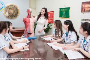 TOP 5 ngành sức khỏe hệ trung cấp xét tuyển học bạ 2024